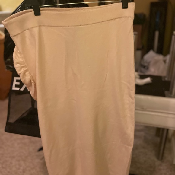 Long, cream knit skirt. - Picture 1 of 4